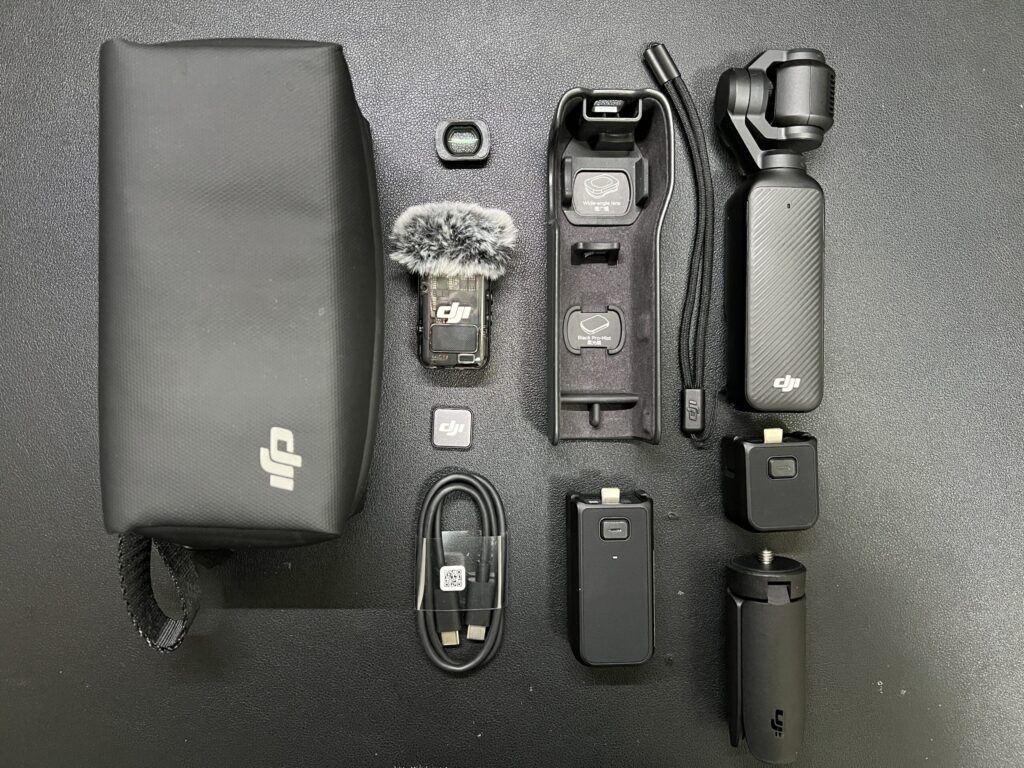 DJI Osmo Pocket 3 クリエイターコンボの同梱品を並べた写真